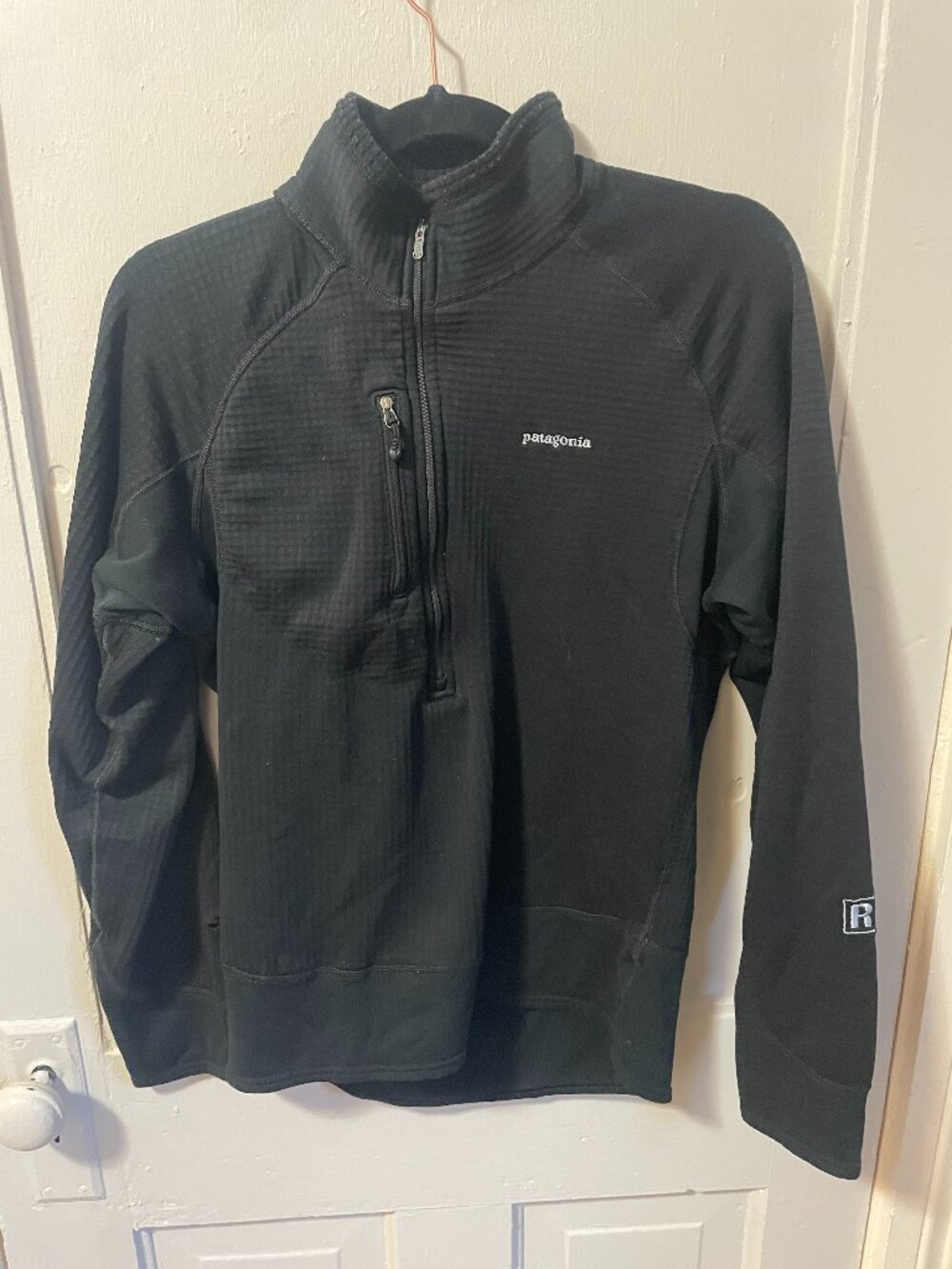 Patagonia Black Quarter-Zip Pullover R1 Men's S
